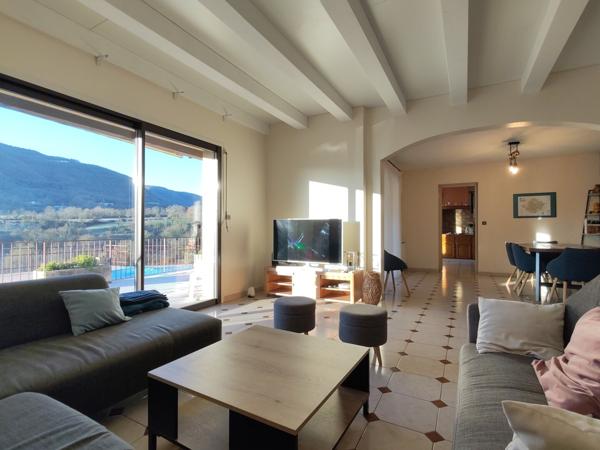 villa avec piscine de 138m2 habitables environ sur 1512m2 de terrain