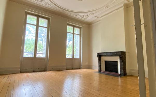 Appartement à vendre    4 pièces • 98 m2 Bordeaux