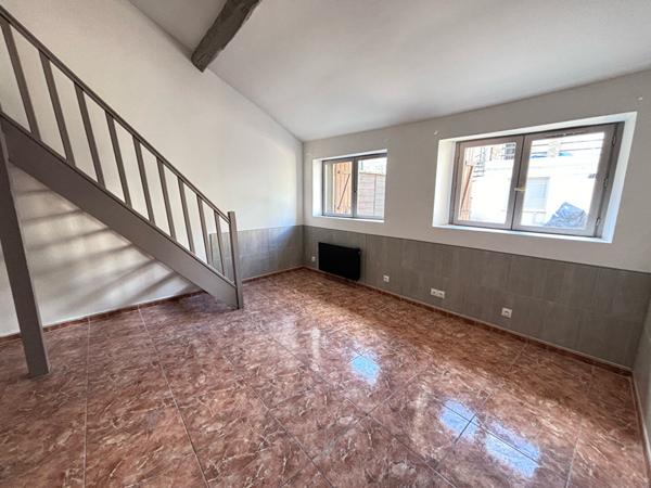 À LOUER - APPARTEMENT - MENNECY