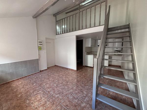 À LOUER - APPARTEMENT - MENNECY