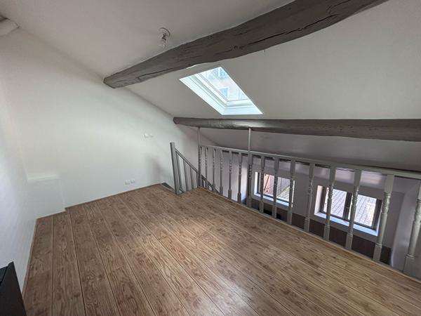 À LOUER - APPARTEMENT - MENNECY