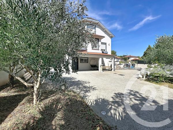 Maison à vendre  6 pièces - 360 m 2   FEYZIN  - 69