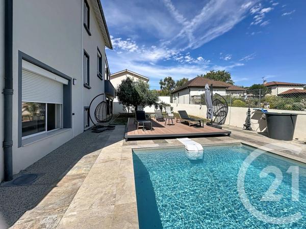 Maison à vendre  6 pièces - 360 m 2   FEYZIN  - 69