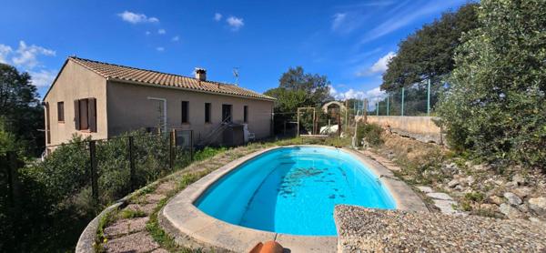 Charmante maison avec piscine et vue imprenable sur le Rocher de Roquebrune ? Le Muy  pièce(s) 70.67 m2 Piscine