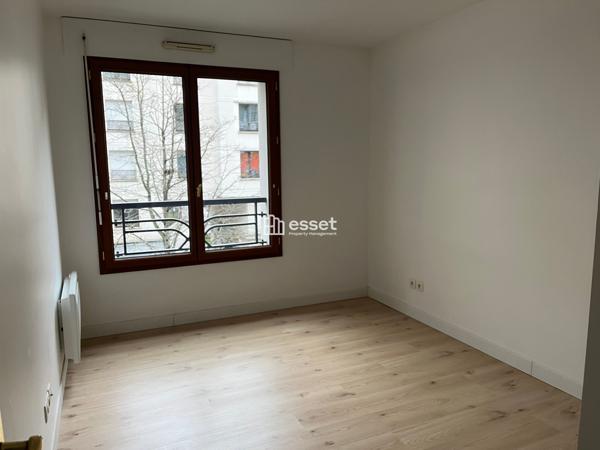 Location Appartement 4 pièces 83.29 m² - Courbevoie 92400