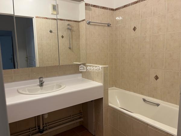 Location Appartement 4 pièces 83.29 m² - Courbevoie 92400