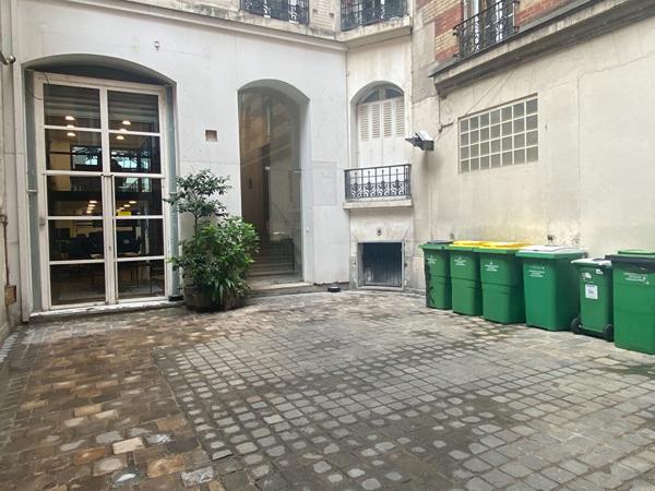 Opportunité rare : 25 caves 137,53m² dans un immeuble ancien du centre de Paris - PARIS