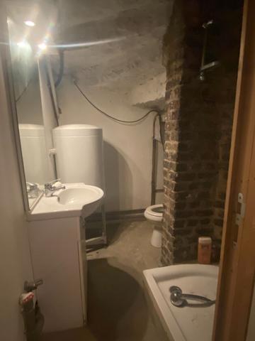 Opportunité rare : 25 caves 137,53m² dans un immeuble ancien du centre de Paris - PARIS