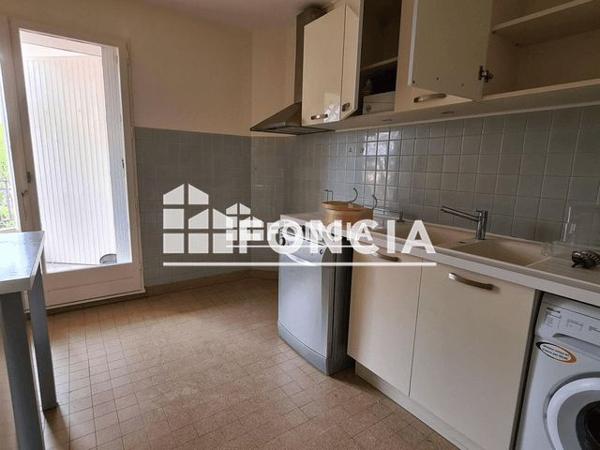 Location Appartement 4 pièces 81.85 m² - 13 RUE DES BENEDICTINS Nimes 30000