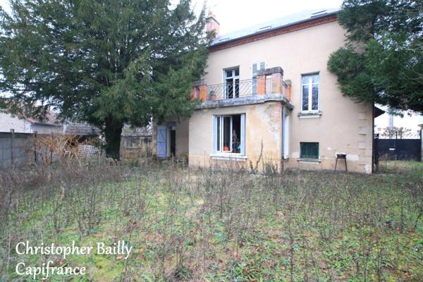 Charmante maison de 188 m² au cœur de Varennes, 4 chambres.