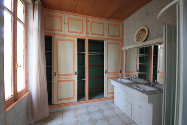 Charmante maison de 188 m² au cœur de Varennes, 4 chambres.