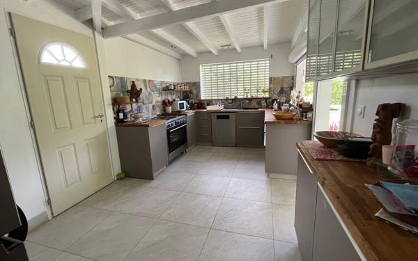 Maison à vendre    3 pièces • 96 m2 Saint-François