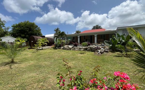 Maison à vendre    3 pièces • 96 m2 Saint-François