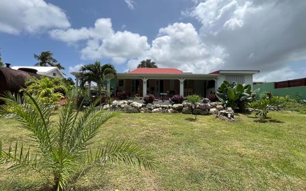 Maison à vendre    3 pièces • 96 m2 Saint-François