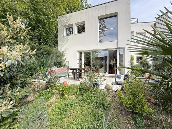 Lagny – Maison / Appartement  - 3 Chambres possible 4 – Sous-sol - Jardin – Rooftop – 2 garages + pa