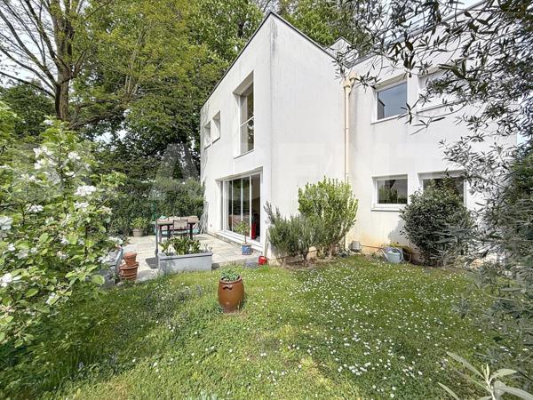 Lagny – Maison / Appartement  - 3 Chambres possible 4 – Sous-sol - Jardin – Rooftop – 2 garages + pa