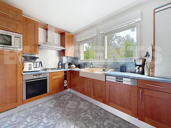 Lagny – Maison / Appartement  - 3 Chambres possible 4 – Sous-sol - Jardin – Rooftop – 2 garages + pa