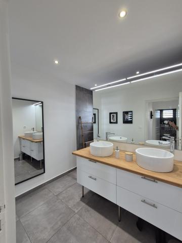 Villa d'exception à Saint Gilles les Hauts