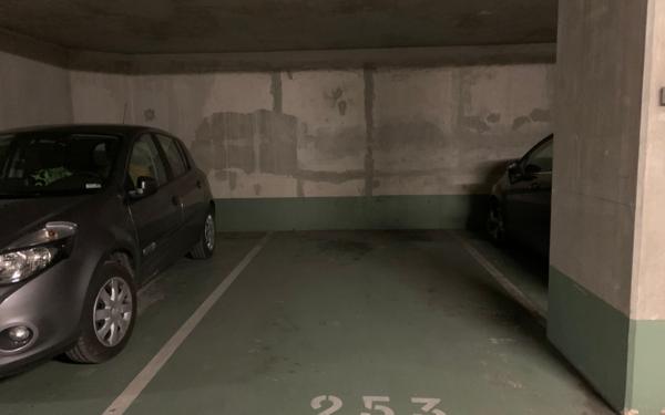 Stationnement à louer    Paris 20