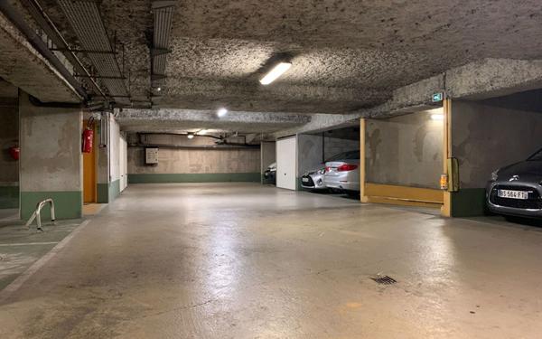 Stationnement à louer    Paris 20