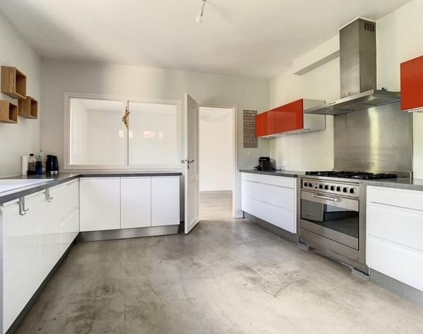 La Celle-Saint-Cloud (78170) Grande maison familiale 190m2 beaux volumes bon emplacement parfait état