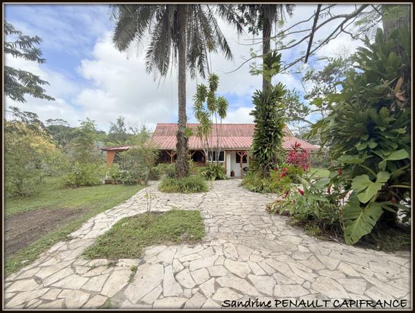 A VENDRE A SINNAMARY UNE MAGNIFIQUE MAISON T6 DE 122 m² SUPERFICIE TERRAIN 3,5 HECTARES - AU PRIX DE 249 000 €.