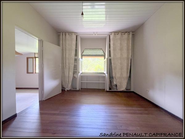 A VENDRE A SINNAMARY UNE MAGNIFIQUE MAISON T6 DE 122 m² SUPERFICIE TERRAIN 3,5 HECTARES - AU PRIX DE 249 000 €.