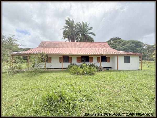 A VENDRE A SINNAMARY UNE MAGNIFIQUE MAISON T6 DE 122 m² SUPERFICIE TERRAIN 3,5 HECTARES - AU PRIX DE 249 000 €.
