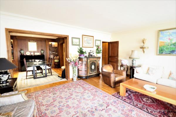 Paris (75017) Beau 4 pièces familial de 116 m² au 4ème étage avec grand balcon