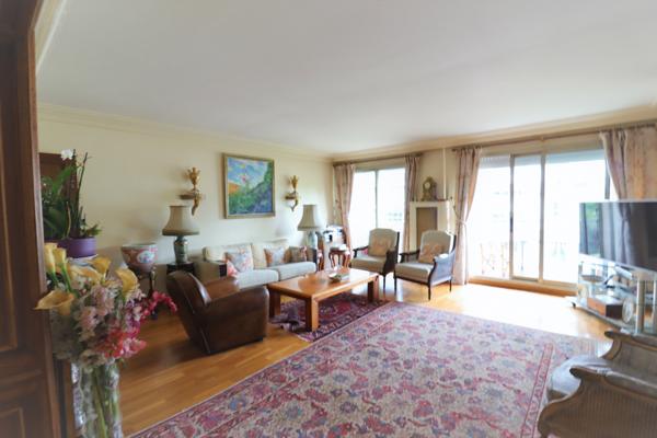 Paris (75017) Beau 4 pièces familial de 116 m² au 4ème étage avec grand balcon