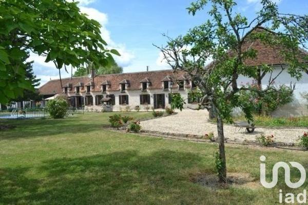 Longère 8 pièces de 300 m² à Montbarrois (45340)