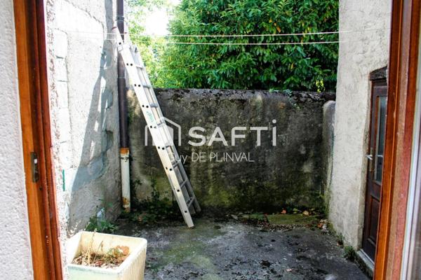 T3 en rez-de-chaussée avec terrasse – Centre village, proche frontière