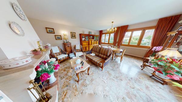 Maison Saint Mard 5 pièce(s) 249 m2 utiles