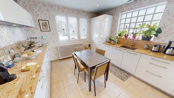 Maison Saint Mard 5 pièce(s) 249 m2 utiles