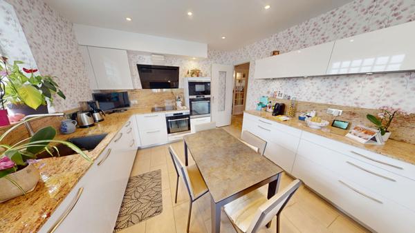 Maison Saint Mard 5 pièce(s) 249 m2 utiles