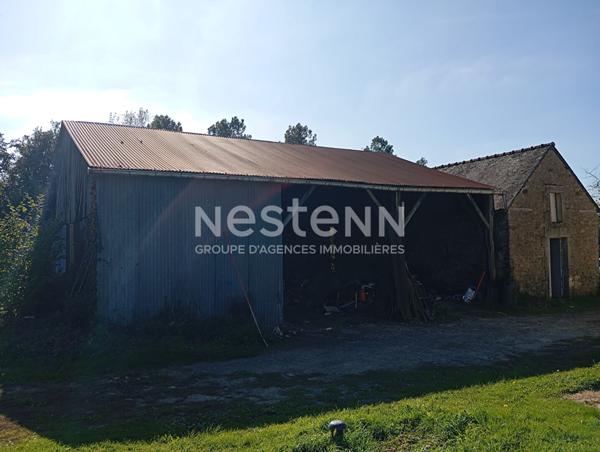 BIGNAN - Longère à rénover avec 4.4 hectares de terrain à vendre