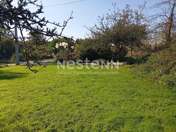 BIGNAN - Longère à rénover avec 4.4 hectares de terrain à vendre