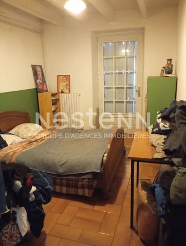 BIGNAN - Longère à rénover avec 4.4 hectares de terrain à vendre