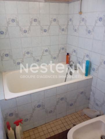 BIGNAN - Longère à rénover avec 4.4 hectares de terrain à vendre