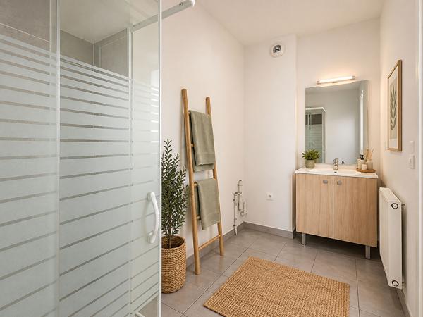 T2 44 m² récent avec extérieur + parking