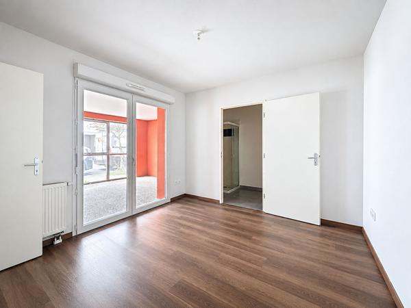 T2 44 m² récent avec extérieur + parking