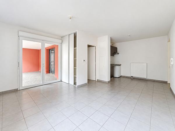 T2 44 m² récent avec extérieur + parking