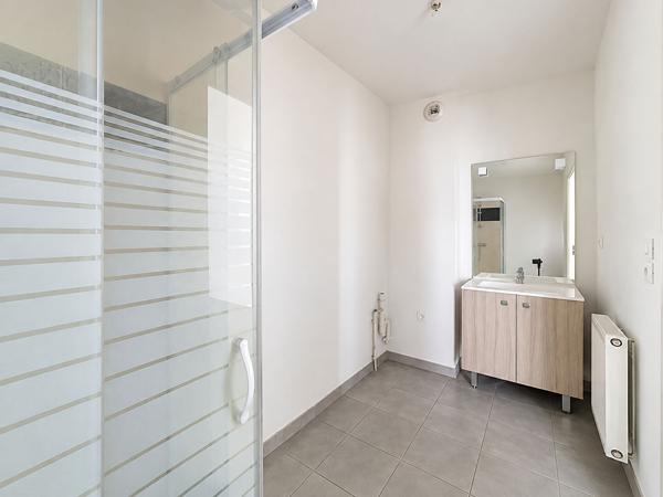 T2 44 m² récent avec extérieur + parking