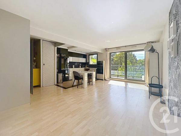 Appartement F3 à vendre  3 pièces - 67,55 m 2   LE KREMLIN BICETRE  - 94