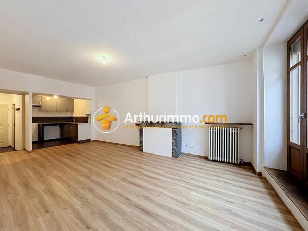 Location                                                      Appartement
                        
                     3 pièces                      69 m2                     à Bourgoin-Jallieu