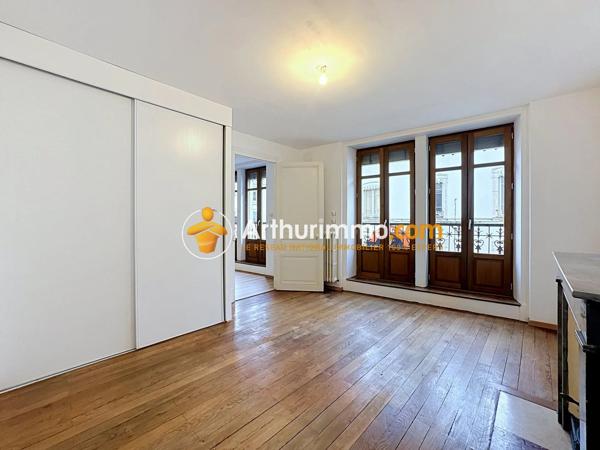 Location                                                      Appartement
                        
                     3 pièces                      69 m2                     à Bourgoin-Jallieu