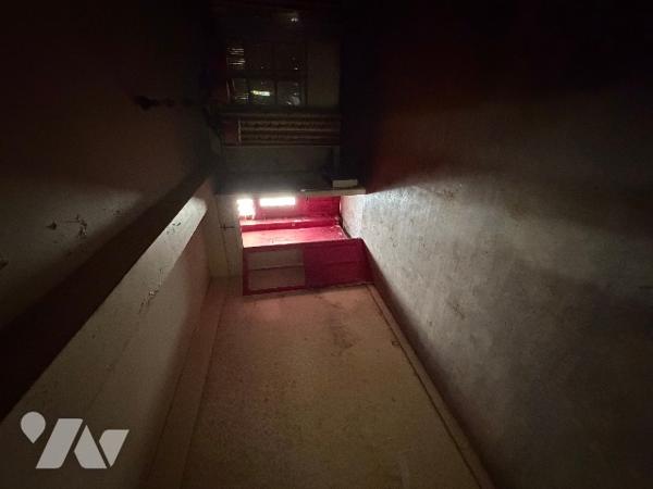 A CARROUGES - une maison d'habitation à rénover (93m²), en plein coeur de CARROUGES