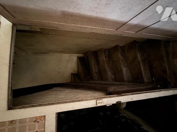 A CARROUGES - une maison d'habitation à rénover (93m²), en plein coeur de CARROUGES