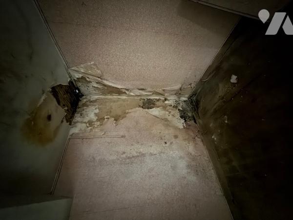 A CARROUGES - une maison d'habitation à rénover (93m²), en plein coeur de CARROUGES