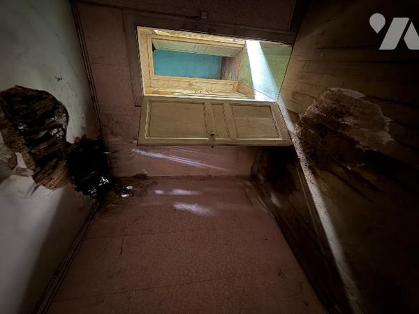 A CARROUGES - une maison d'habitation à rénover (93m²), en plein coeur de CARROUGES